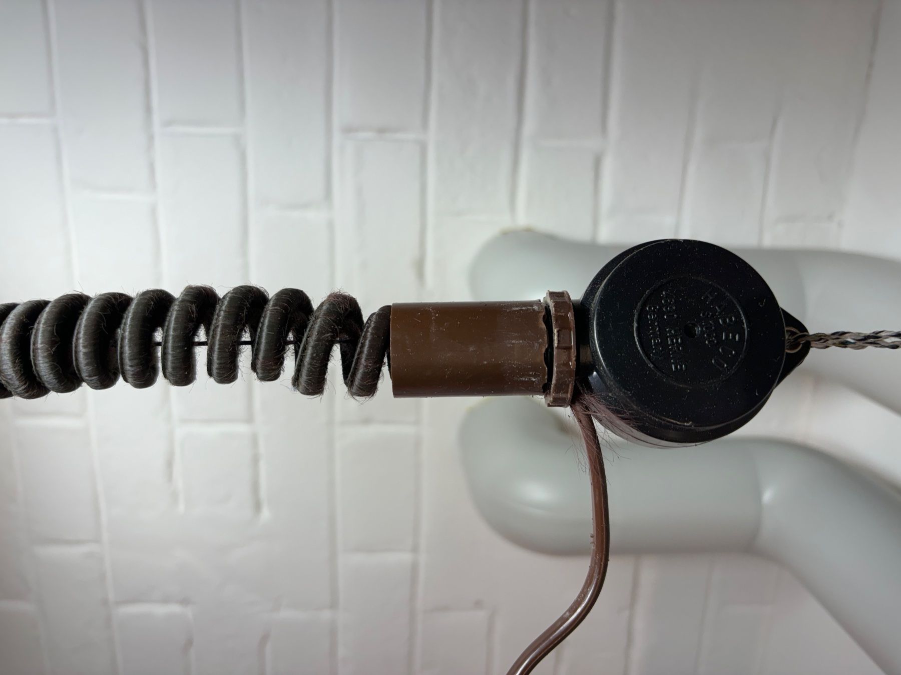 Lampadari & plafoniere: Grosse goldene Kunststoffleuchte 70s Hängeleuchte Design – Usato da Hinwil venduto da DaniBachman 9