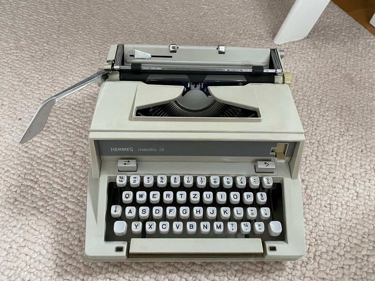 Macchine da scrivere: Hermes Media 3 Schreibmaschine – Usato da Urdorf venduto da spacemetalfantasy