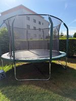 Großes Trampolin für Garten abzugeben 