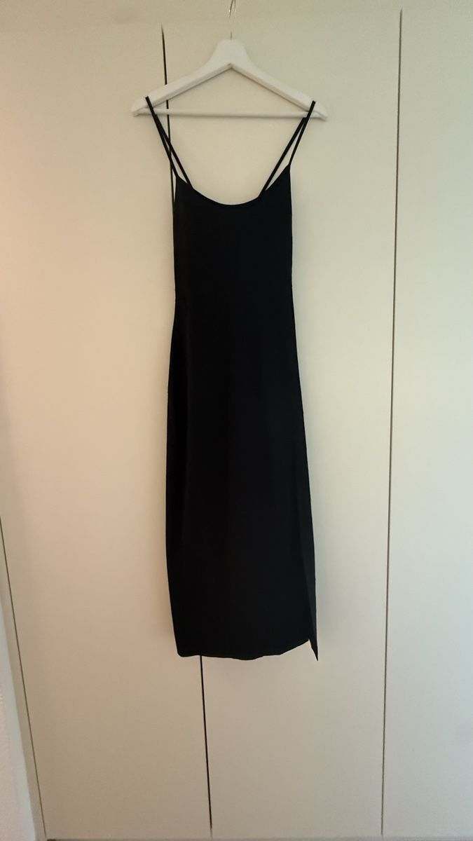 Zara Robes: Zara Kleid mit Schlitz – D'occasion à Kloten par S_m00 1