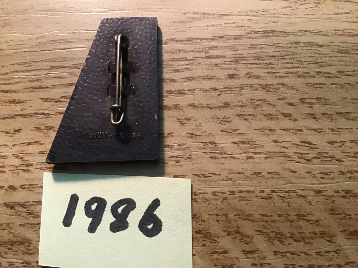 Basler Placchette & Badge: Baslerfasnachtsplaketten 1986 – Usato da Arlesheim venduto da printz01 1