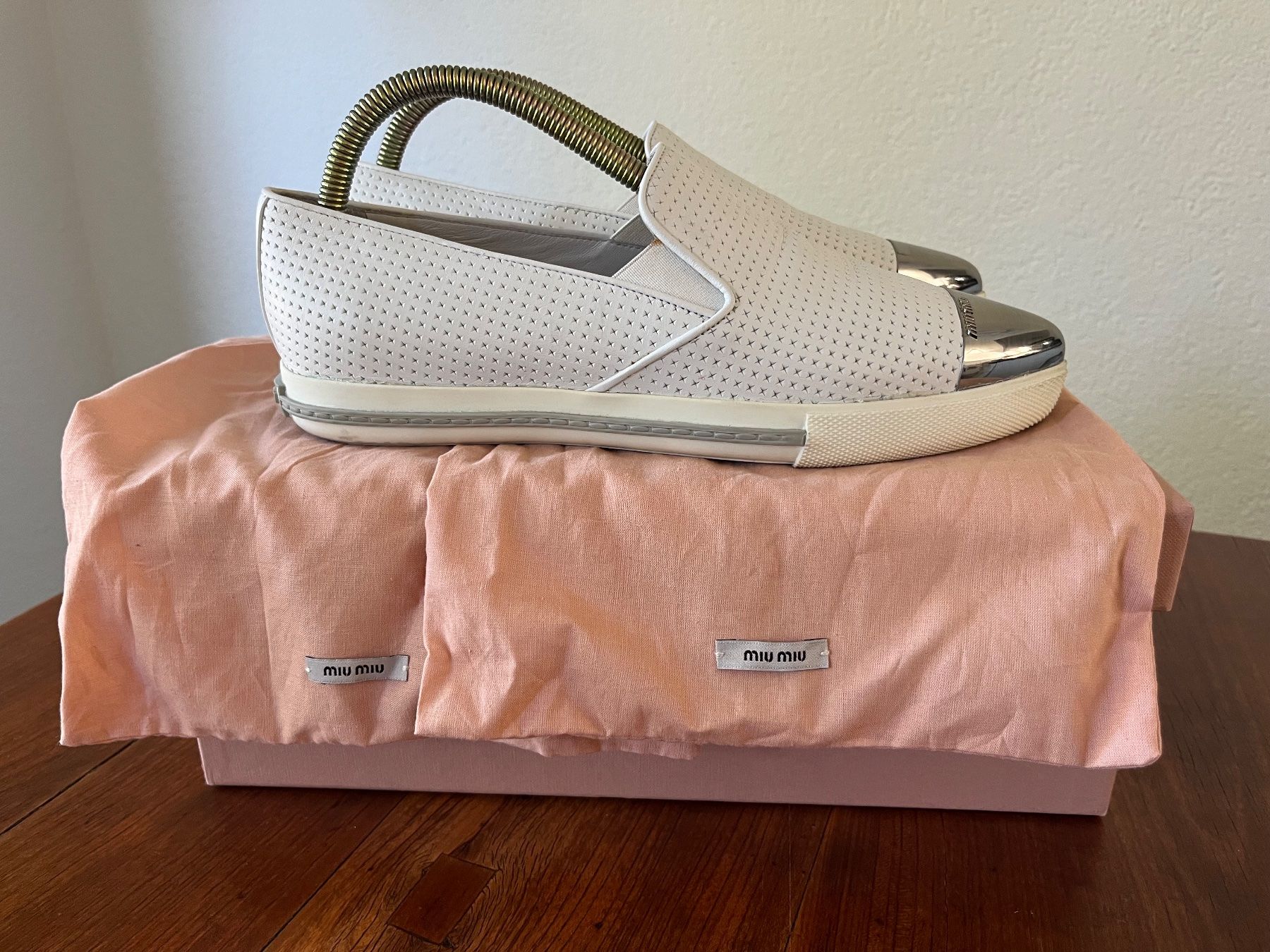 Miu Miu Damenschuhe: Slip-on Sneaker Miu Miu – Gebraucht aus Schliern b. Köniz von gaby_daniela 1