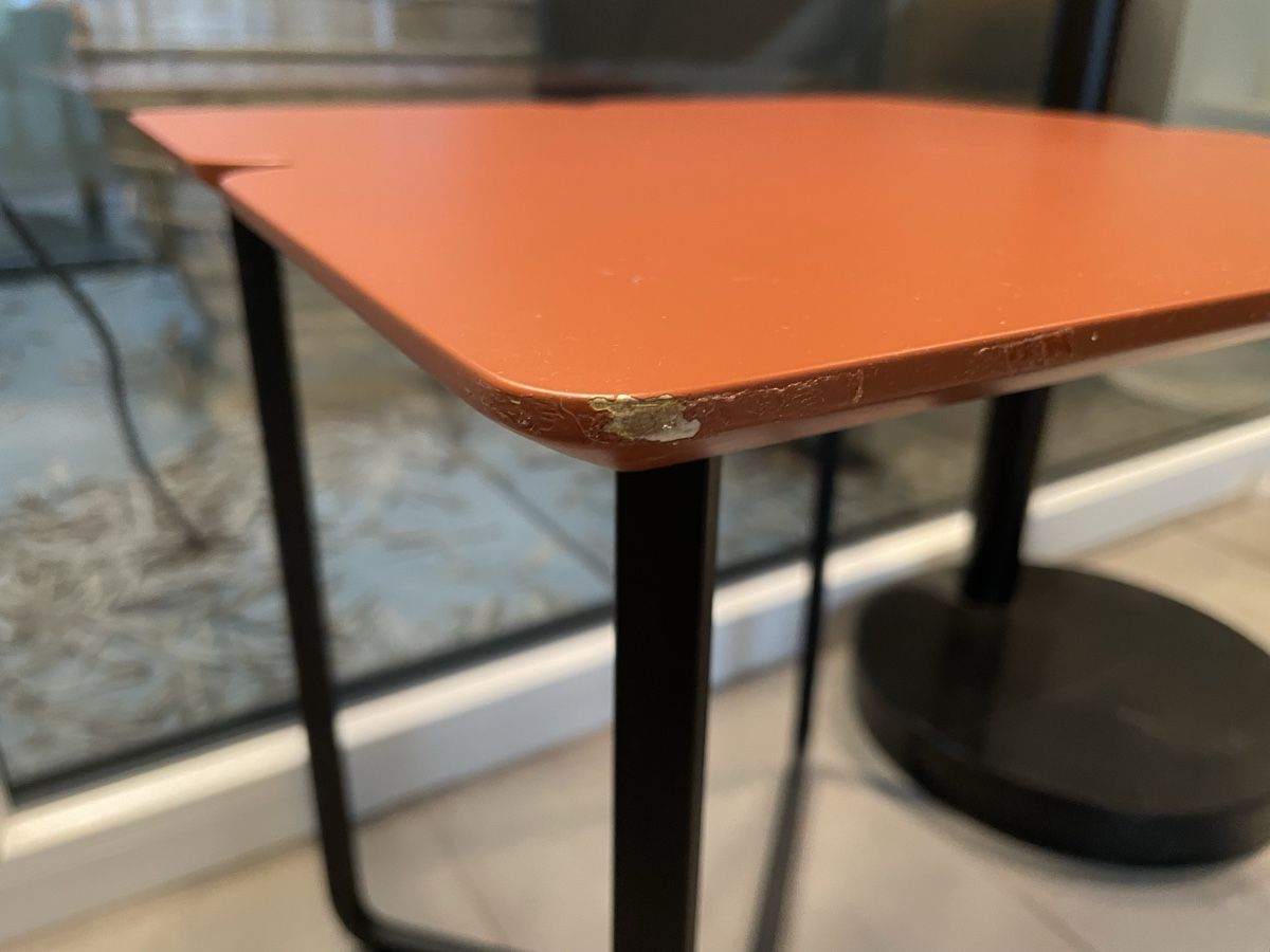 Tavoli: Table d’appoint en bois – Usato da Cressier NE venduto da davidneuch 2