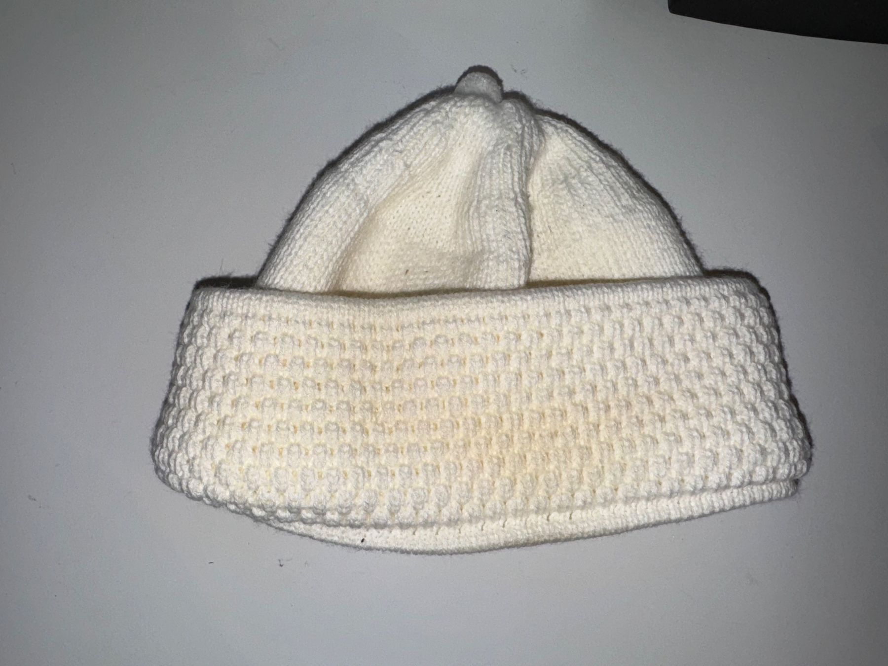 Copricapi, berretti & cappellini: schöne cremefarbene Mütze – Usato da Grosswangen venduto da shoes.bags.and.co 1
