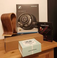 Sennheiser HD 800 S Kopfhörer + Echtholz Stativ