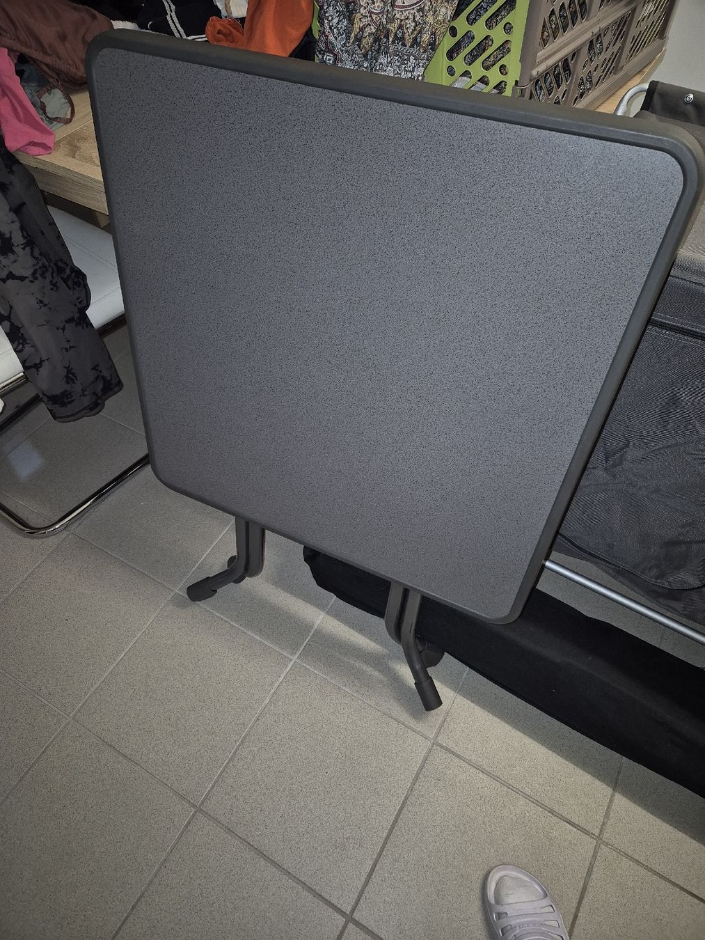 Tables: quadrat. campingtisch – Neuf (Voir description) à Wil SG par tcm_85bd