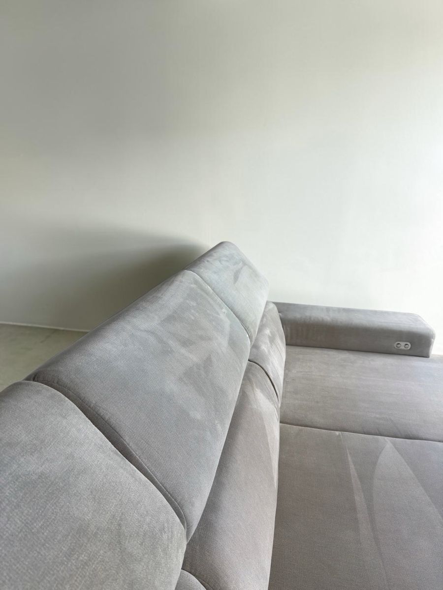 Sofas: Hellgraues Ecksofa aus Stoff mit elektrischer Schlaffunktion – Gebraucht aus Bachenbülach von Sofalab.swiss 4