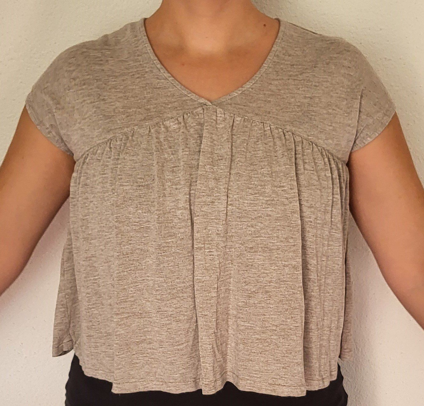 Mango T-shirt: Top Volants hellgrau Gr. S/M von Mango Suit – Usato da Au SG venduto da SElena89 1