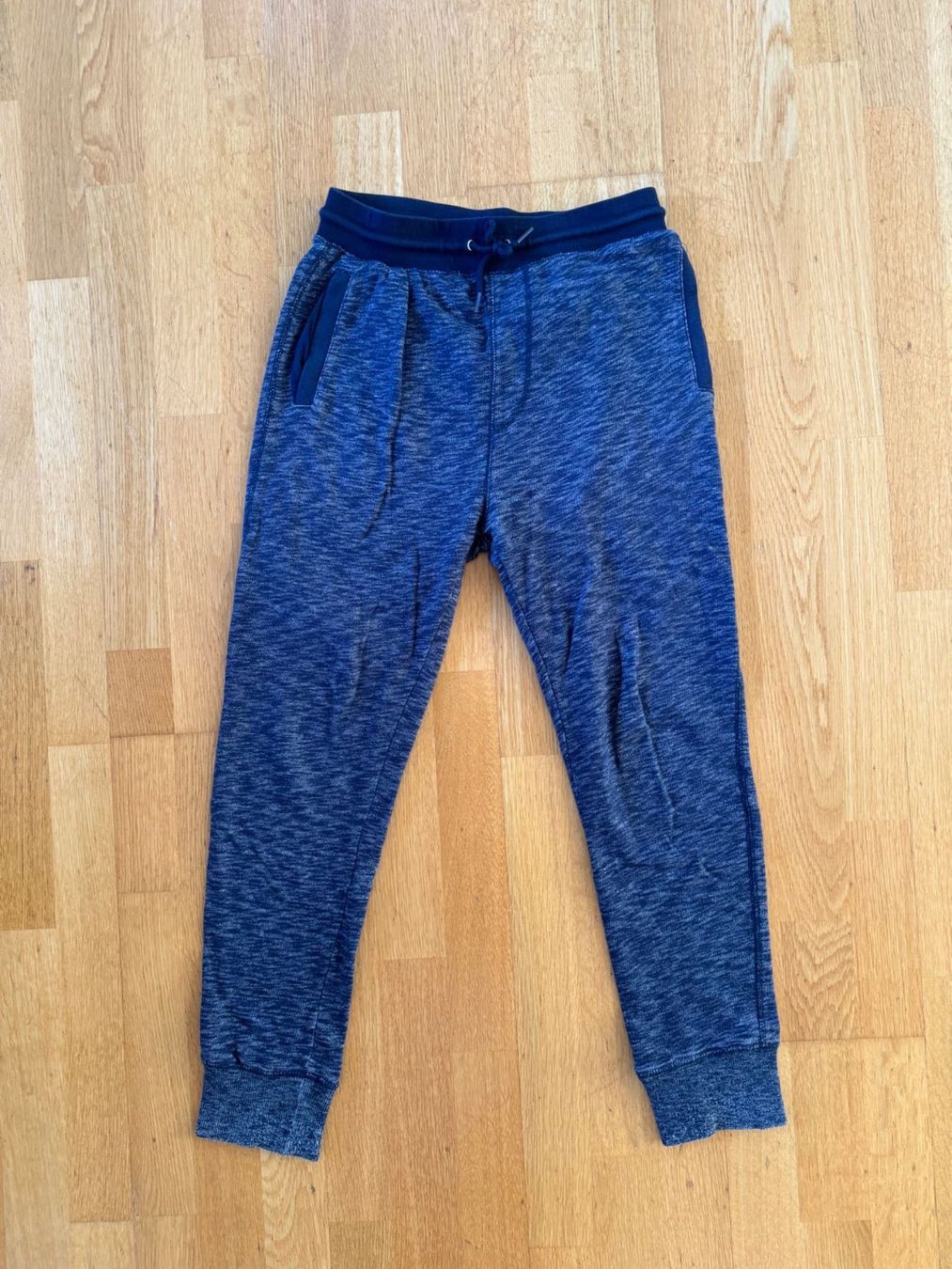 H&M Pantaloni: Trainerhose von H&M – Usato da Spiez venduto da HomeShoppingSpiez