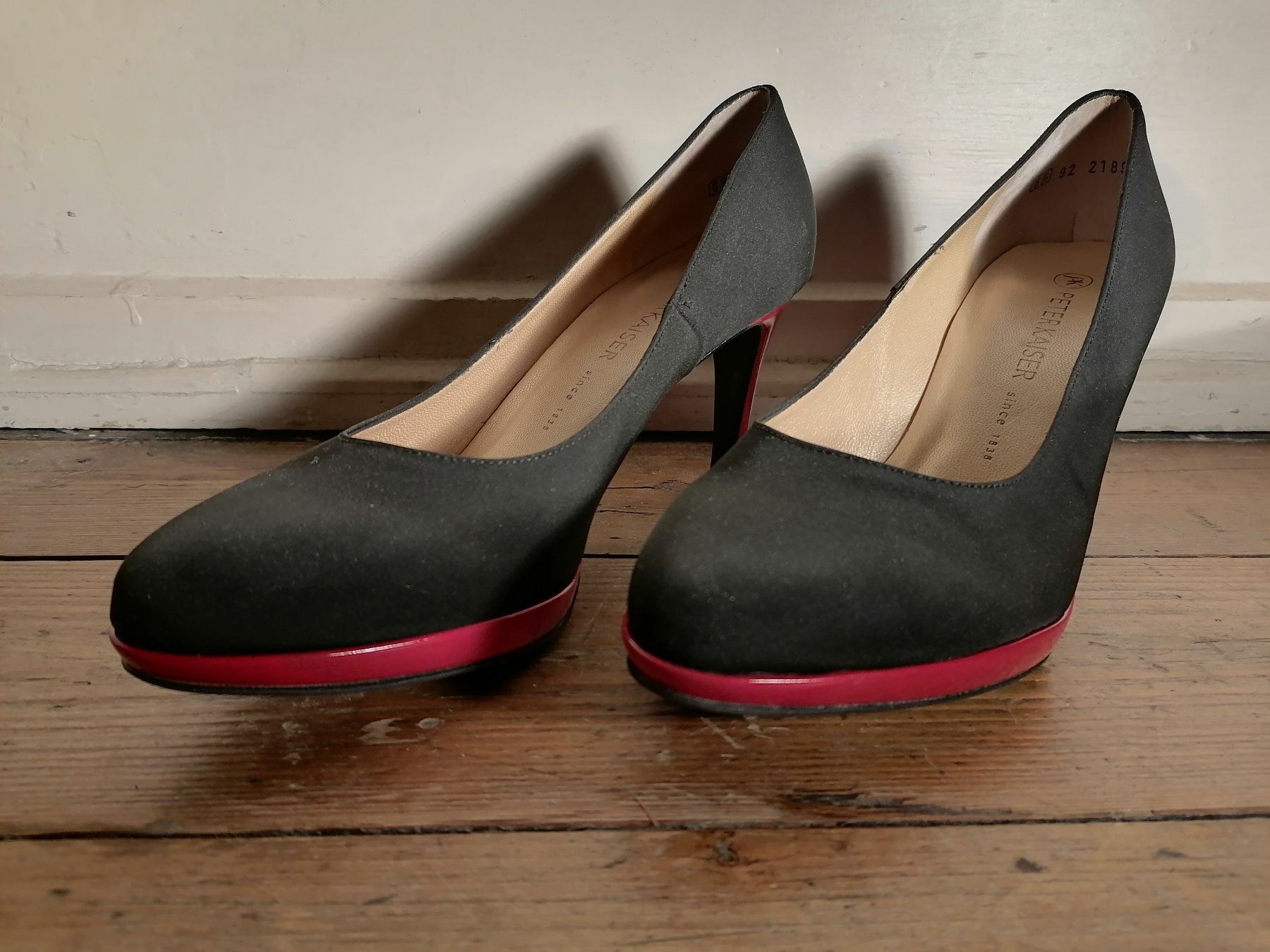 Kaiser Scarpe da donna: Peter Kaiser, black/red, Pumps, Grösse 6 1/2 – Usato da Basel venduto da Melodrom