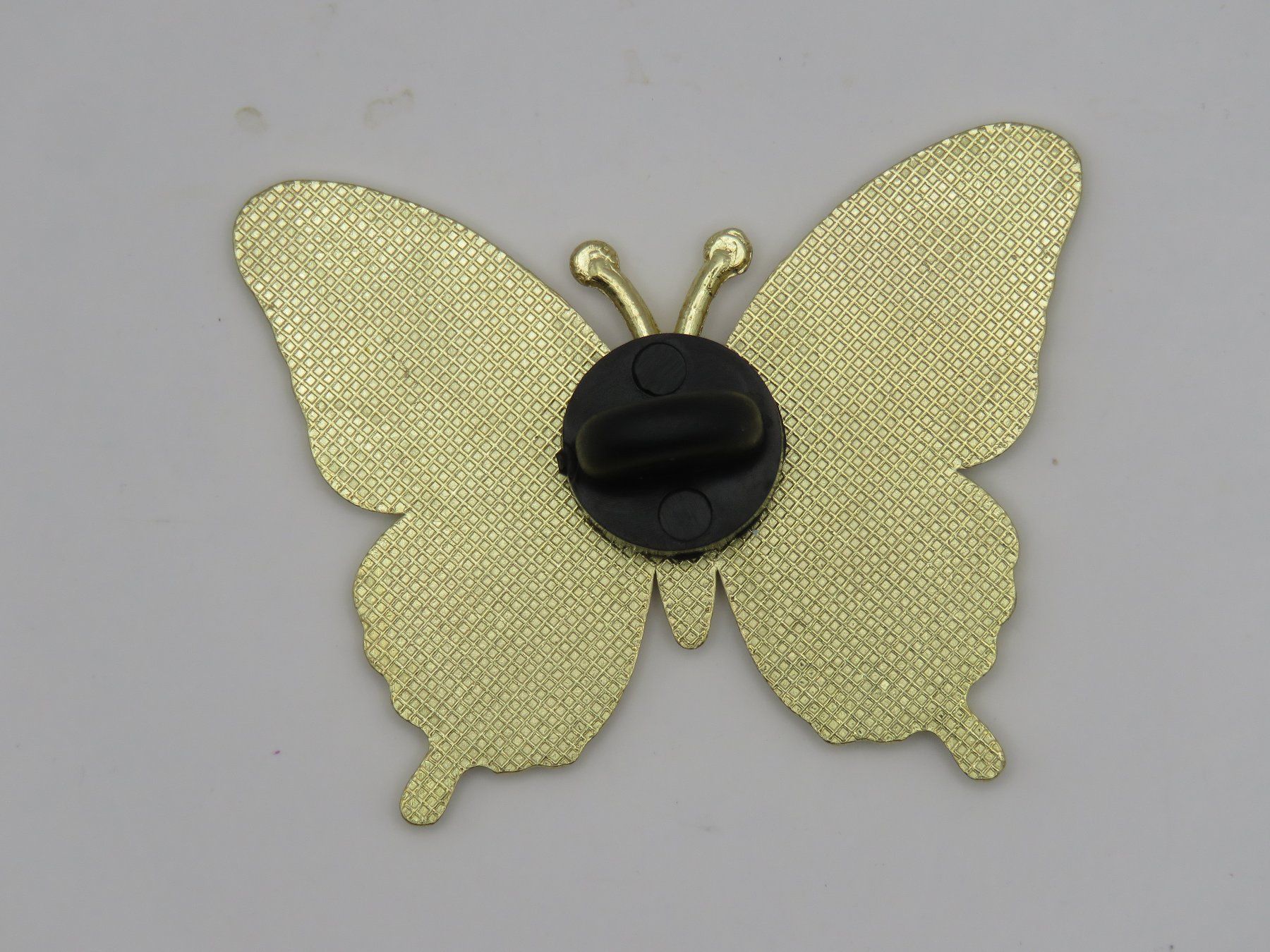 Broschen & Nadeln: Schmetterling - Anstecker Pin - Blumenmuster - 4x3,2cm – Neu und originalverpackt aus Grenchen von Yamahwildstar16 4
