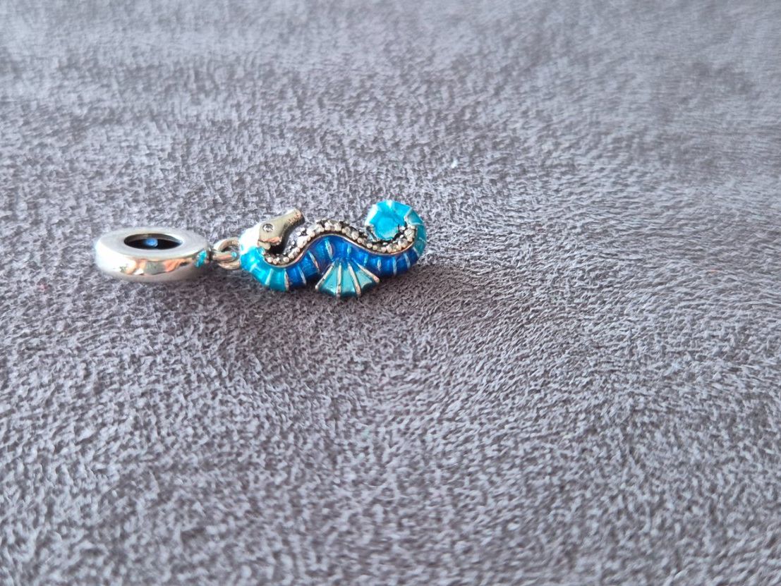 Ciondoli: Charm Seepferd +Garantie – Nuovo (secondo la descrizione) da Rotkreuz venduto da Carbone_Bijou-Shop 1
