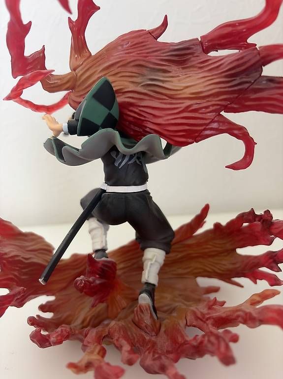 Statuette: Figurine demon slayer Tanjiro  – Usato da Chavannes-de-Bogis venduto da bla_7nrp 2