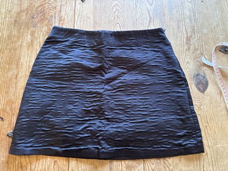 Minirock schwarz von Zara Gr. S glänzend