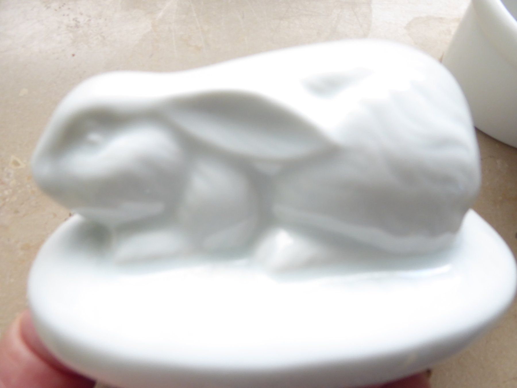 Schalen: Kleine Hasenterrine, weiss – Neu (gemäss Beschreibung) aus Pratteln von Emmy 2