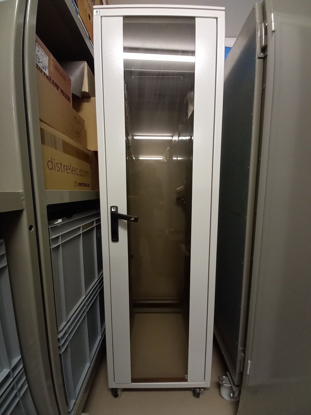 Racks & Cavalletti: RACK 19" 44HE PER STUDIO AUDIO-VIDEO, SERVER, INSONORIZZATO – Nuovo e nell'imballaggio originale da Porza venduto da alba55