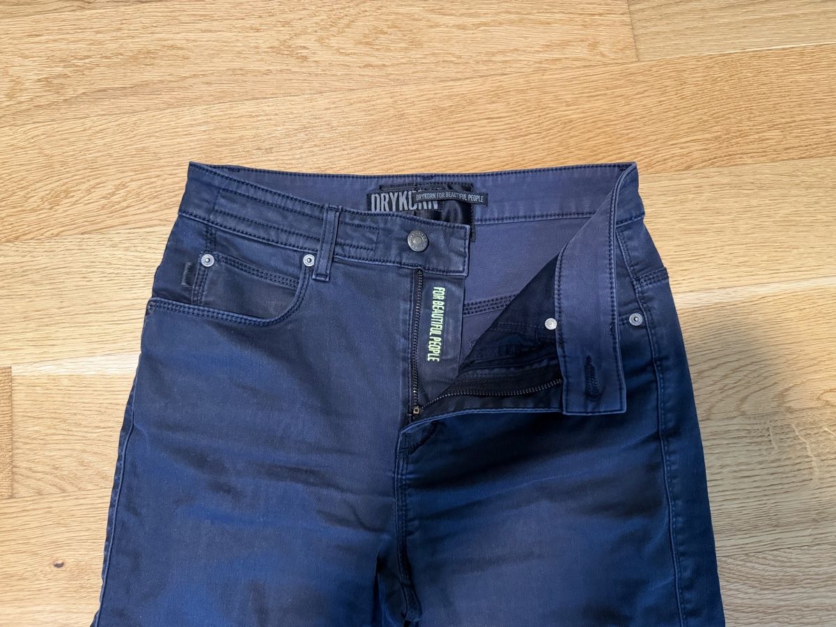 Drykorn Jeans: SCHWARZE DRYKORN JEANS – Gebraucht aus Zürich von dbu_s8p2 3