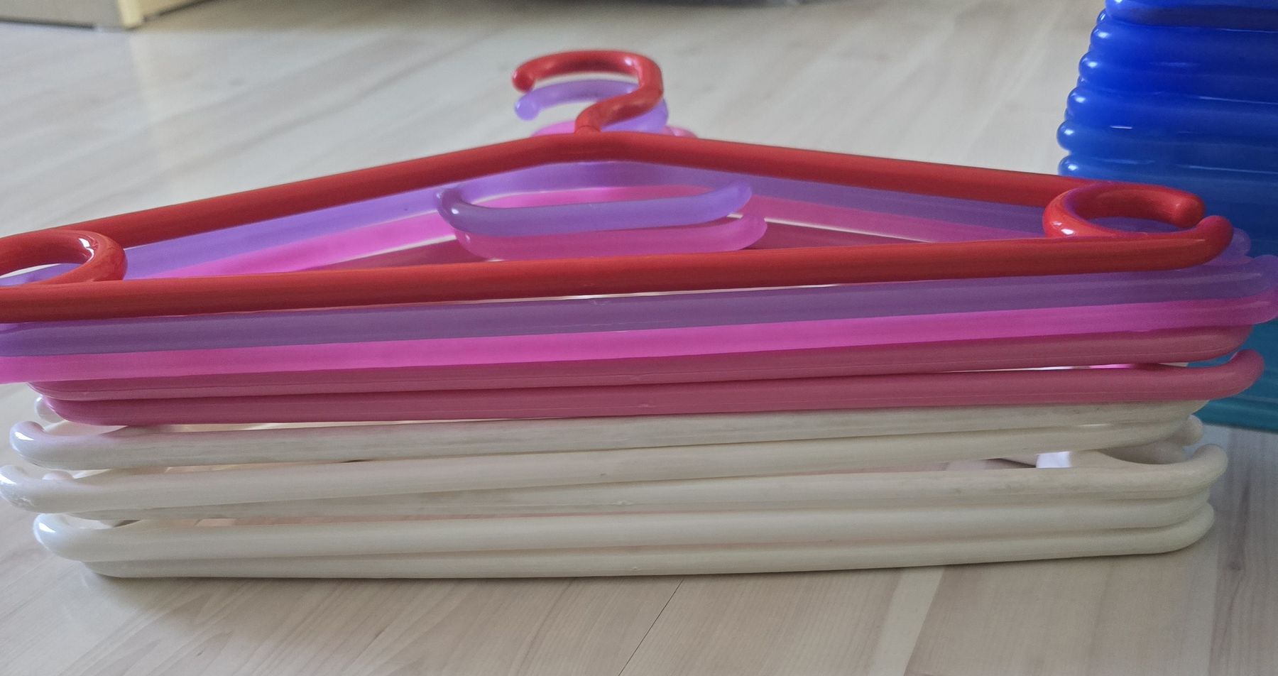Appendiabiti: 89 Stk Kinderkleiderbügel – Usato da Murgenthal venduto da schnaeppli1.0 3