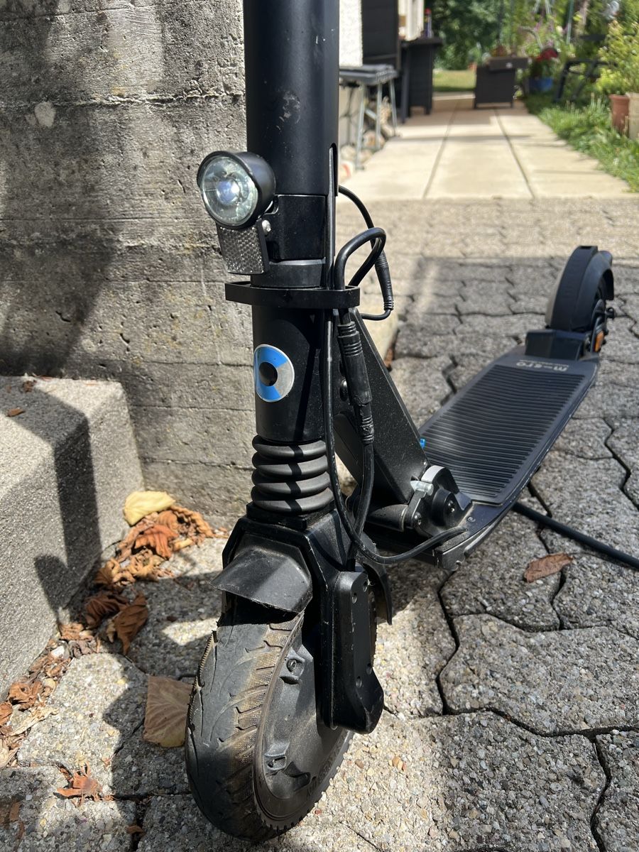 Micro Kickboard: Micro Explorer II E-Scooter schwarz guter Zustand – Usato da Buchs ZH venduto da man_v7y7 2