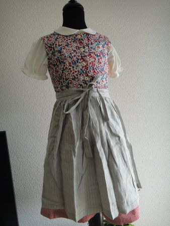 Neue Dirnl und Bluse. 3 Teile Gr. 8 Jahre "Nyani"