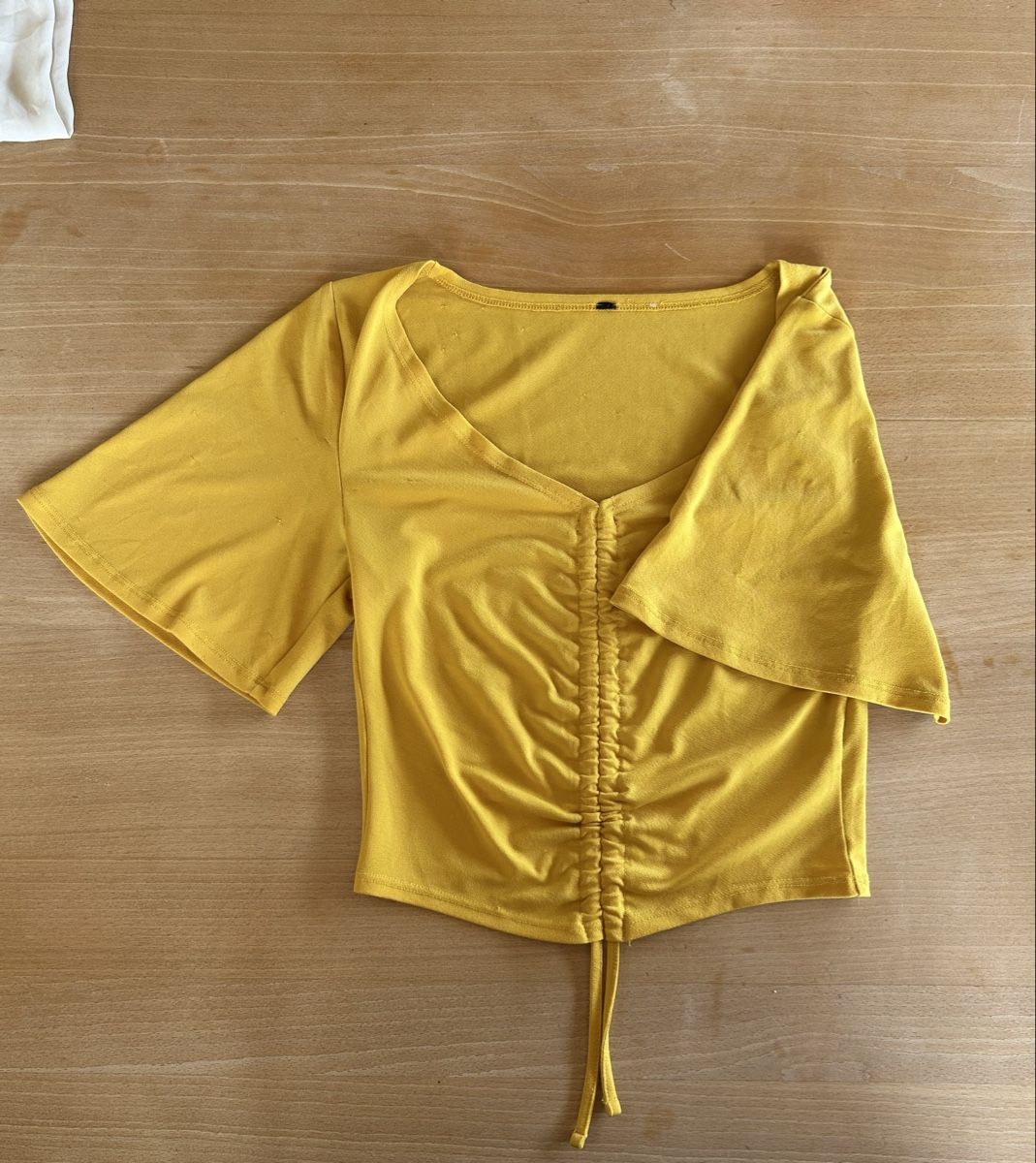 T-shirts: Top jaune à manches évasées – D'occasion à Ardon par cam_f86l