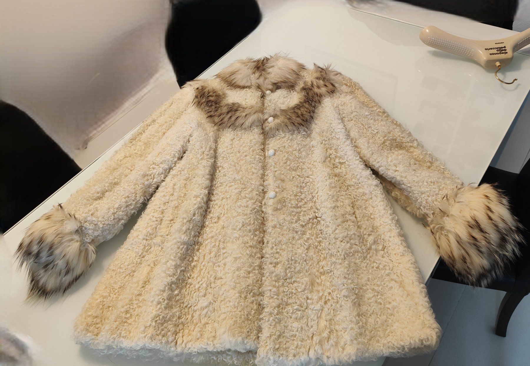 Saint Laurent Jacken: YSL – Pelzjacke – Neu (gemäss Beschreibung) aus Rancate von Solo_cose_belle 1