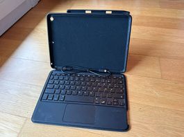 Coque clavier QWERTZ compatible iPad 5e / 6e gén (2017/2018)
