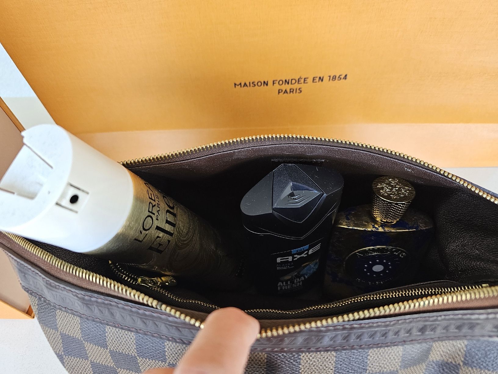 Louis Vuitton Custodie per cosmetici: Louis Vuitton Damier Ebene Trousse Vaslav – Usato da Dottikon venduto da Chicca_73 3
