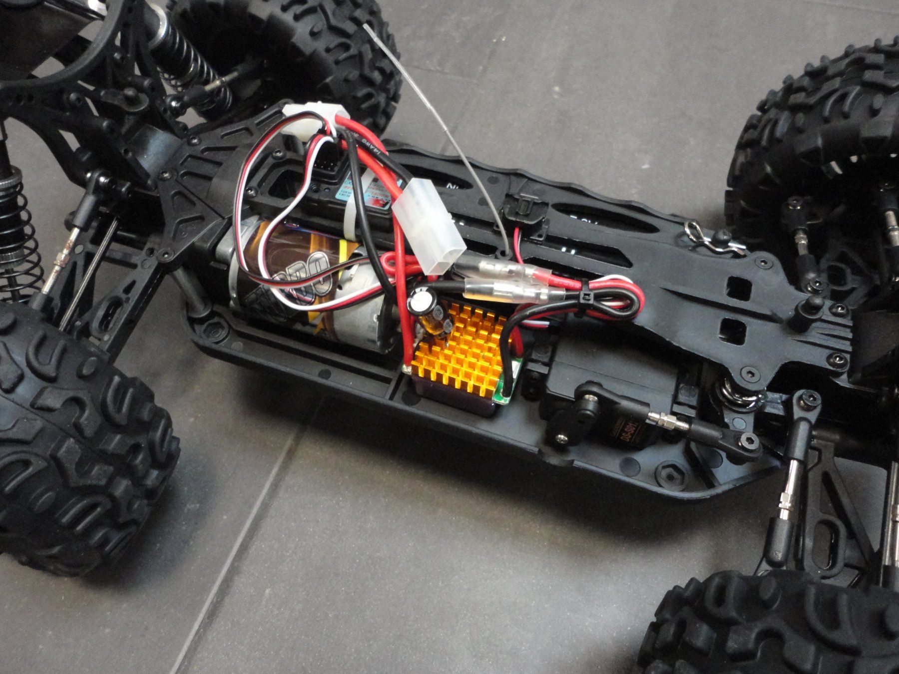RC Kits de montage: 4WD Buggy mit Monsterreifen – Neuf avec emballage d'origine à Horgen par RcModell 4