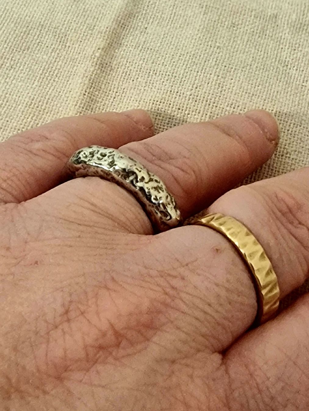 Anelli: Bronzering, Rudimentärstyle, Ringgrösse 54. – Nuovo e nell'imballaggio originale da Aarau venduto da Schmuckhoehle_MD 8