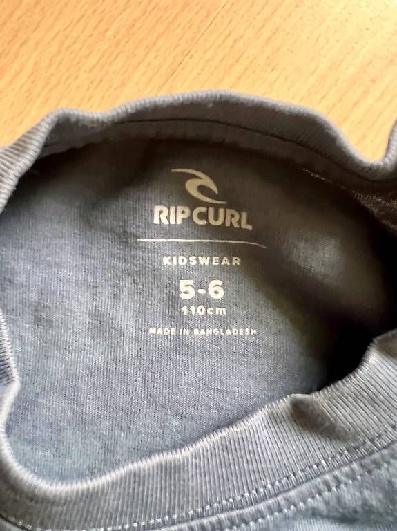 Camicie, T-shirt & Polo: Ripcurl T-Shirt Kids Gr. 110 – Usato da St.Moritz venduto da Topofthemountains 2