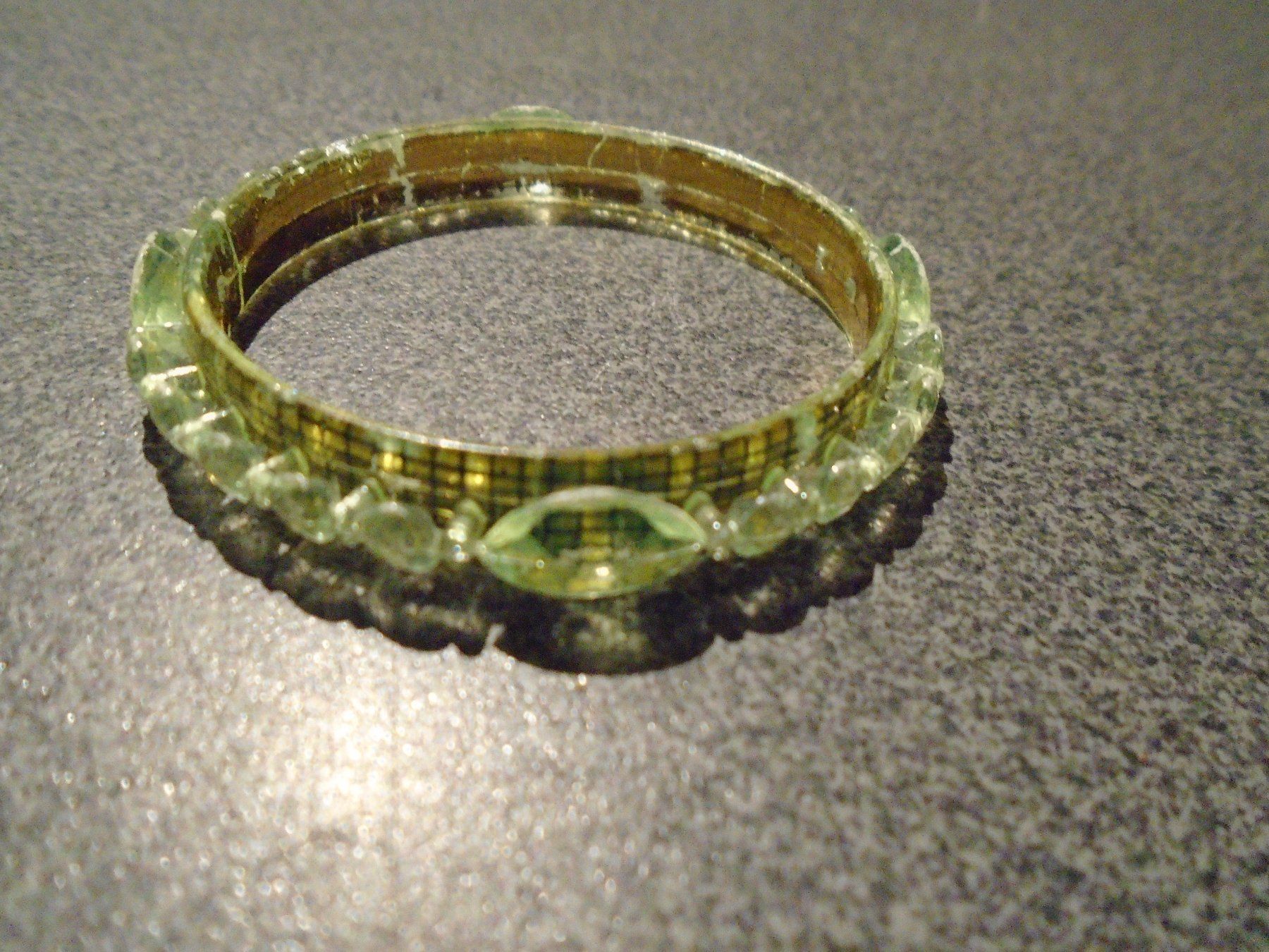 Armbänder & -reifen: Armreif grüne Perlen – Gebraucht aus Zürich von abraxas1291