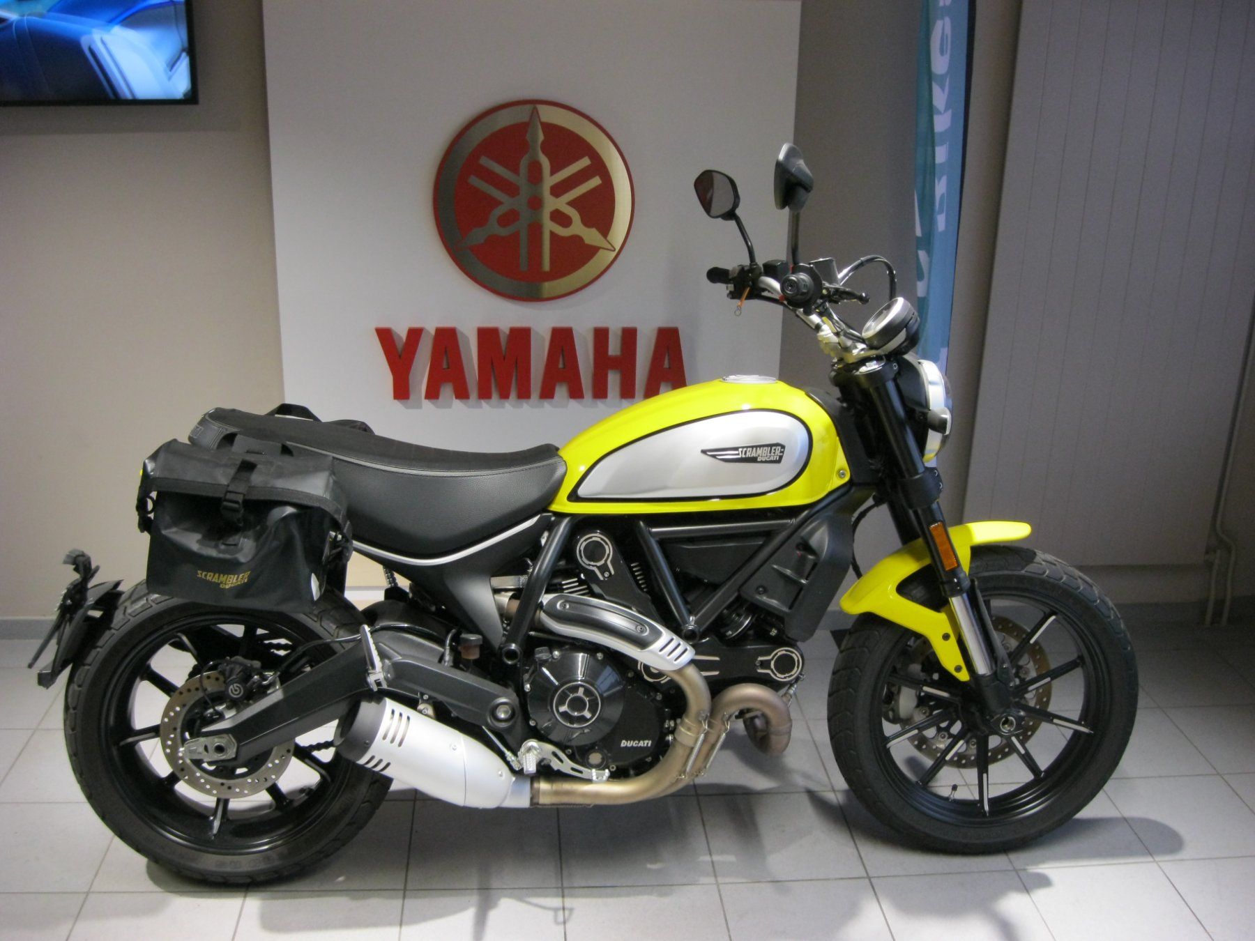 Ducati Strada: Ducati Scrambler 800 Classic ABS – Usato da Neftenbach venduto da Zecchini-Motos