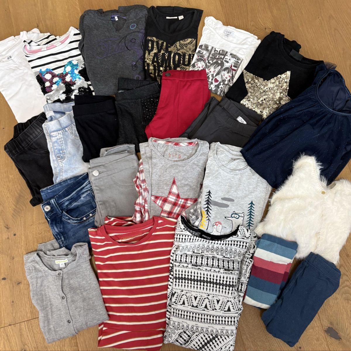 Lotti & Set di vestiti: Kleiderpaket Mädchen Grösse 134 – Usato da Balzers venduto da mimaja
