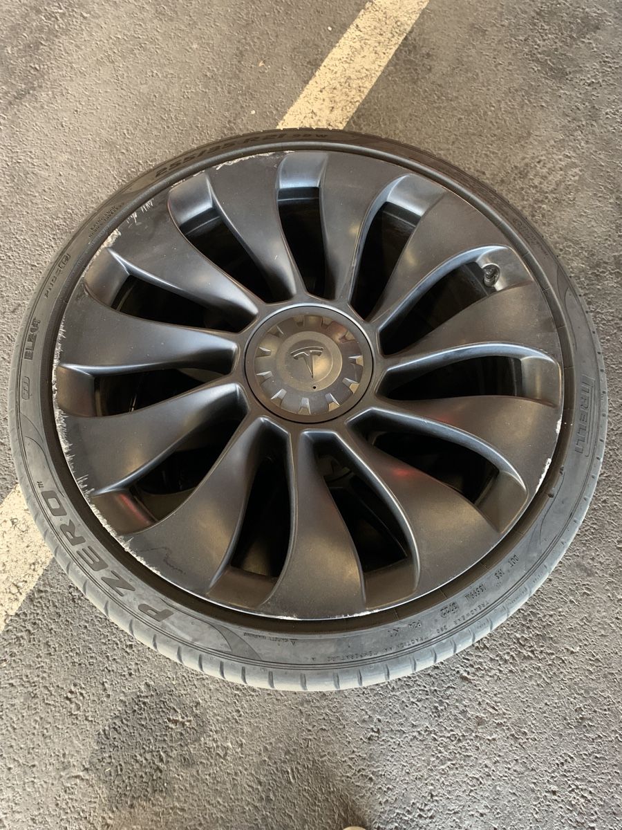 Tesla Pneus & Roues: Roues complètes Uberturbine Tesla model y – D'occasion à Genève par jacquydu 1