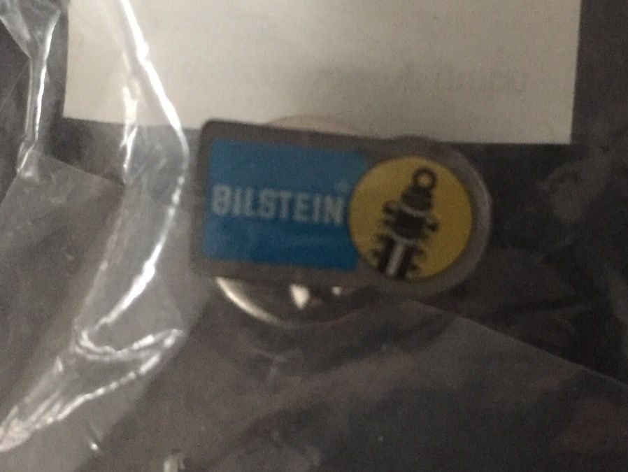 Plaketten & Abzeichen: Bilstein Pin ca. 1.5cm Original NEU – Neu und originalverpackt aus Goldach von SSRConzept