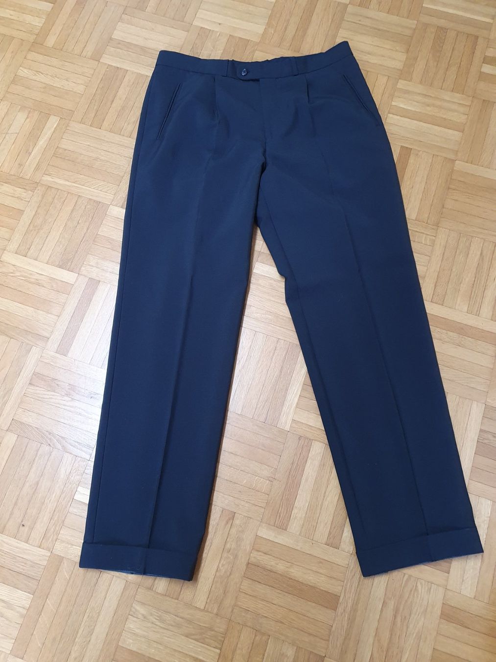 Pantaloni: Neue Faltenhose ca. GR. M – Nuovo (secondo la descrizione) da Wollerau venduto da chrampfer78