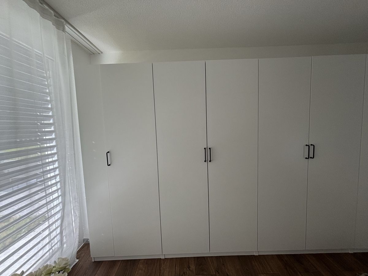 Ikea Armoires: Neuwertiger Pax Kleiderschaft – Neuf (Voir description) à Heimberg par sar_5xc7