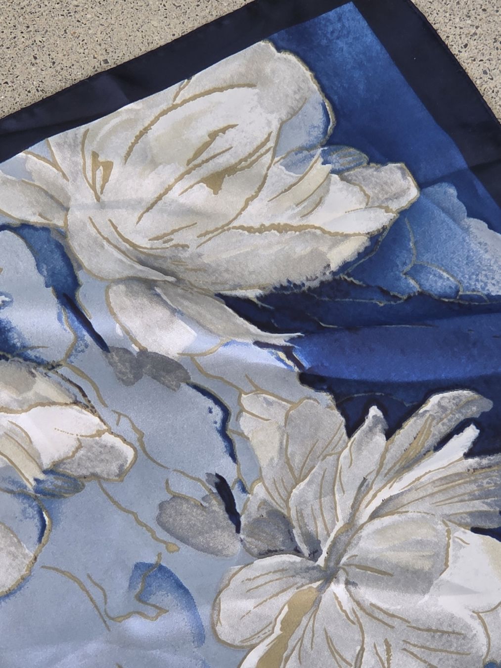 Foulard & Sciarpe: Seidenfoulard 66 x 66 cm – Nuovo e nell'imballaggio originale da Frauenfeld venduto da Schenken-mit-Herz 1