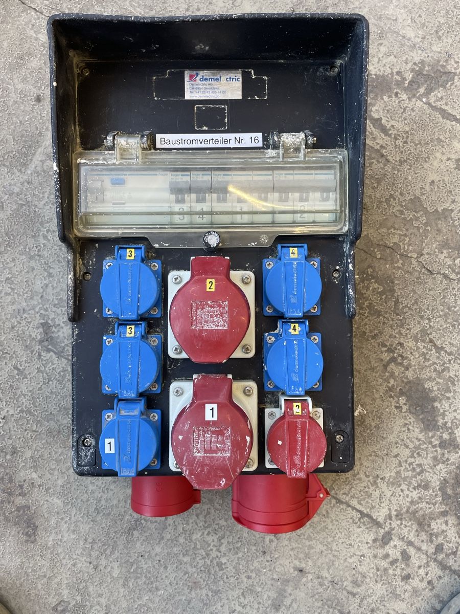 Electrotechnique: Baustromverteiler – D'occasion à Eschenbach SG par Roger-Fuss