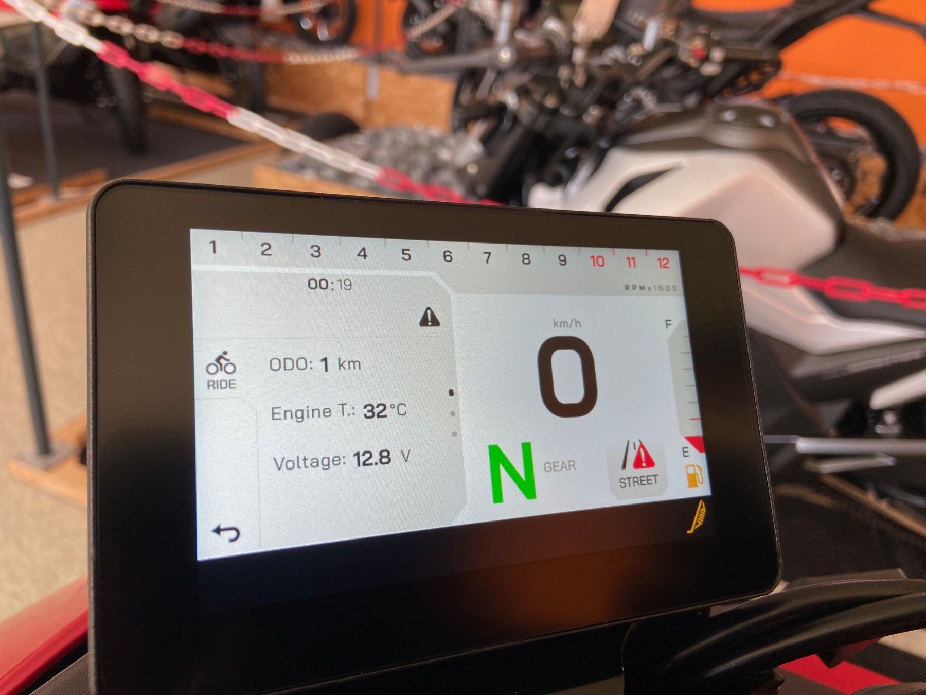 Fantic Strada: FANTIC STEALTH 125 NEU – Nuovo e nell'imballaggio originale da Seewen SO venduto da motoXpertag 9