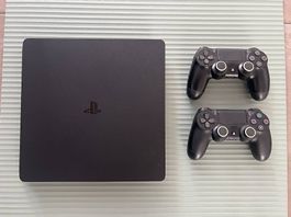 PlayStation 4 avec 2 manettes et 17 jeux 