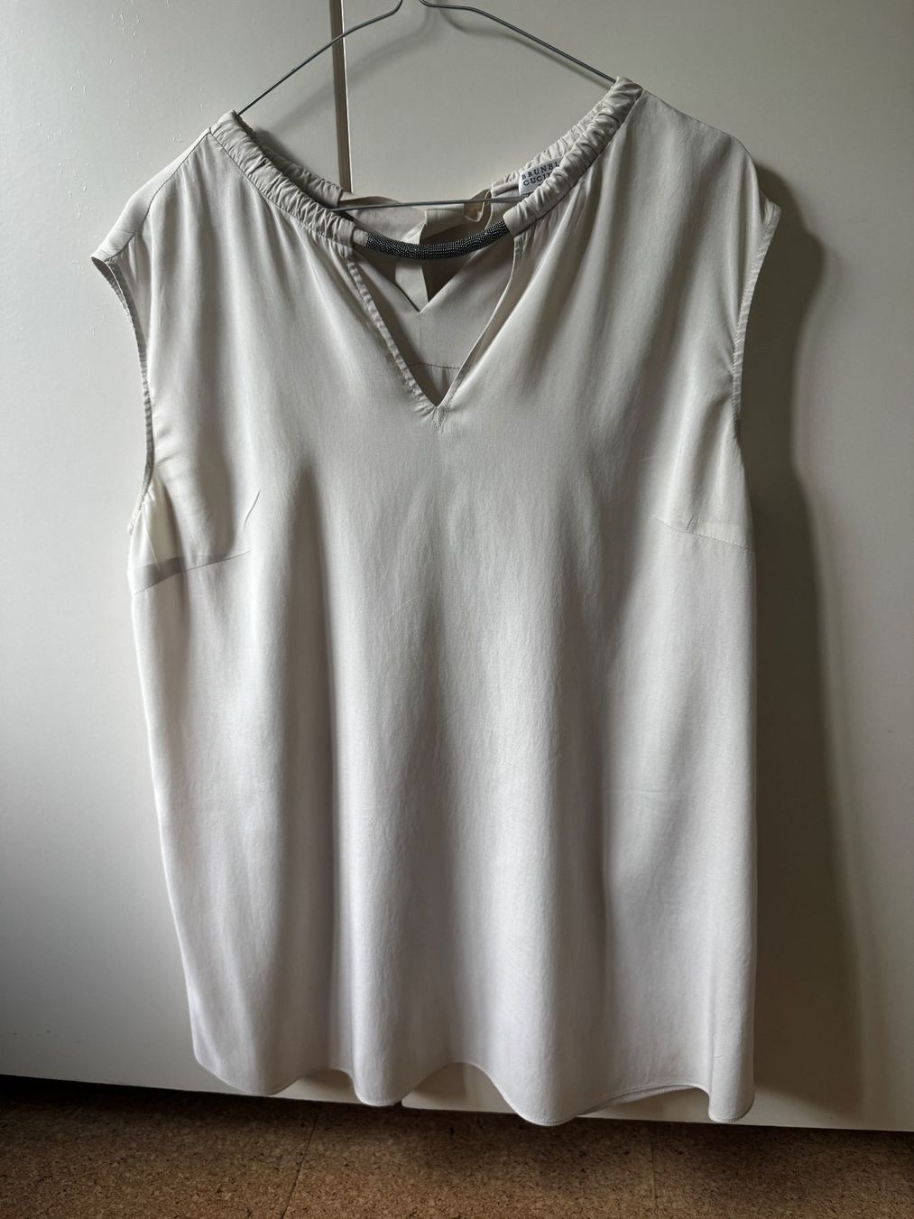 Brunello Cucinelli Top: Damen Seidentop Brunello Cucinelli beige – Usato da Baar venduto da Arina2 6
