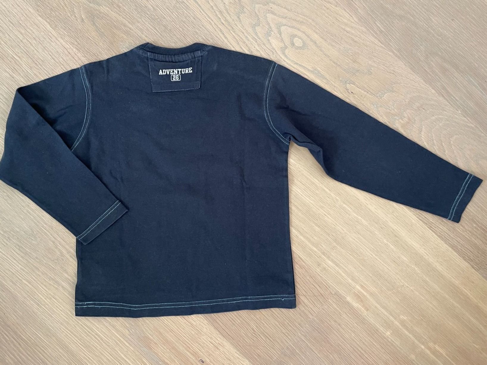 Pulls et sweat-shirts: Pullover, mini Stars, Gr. 116-122 – D'occasion à Rüschlikon par user999 1
