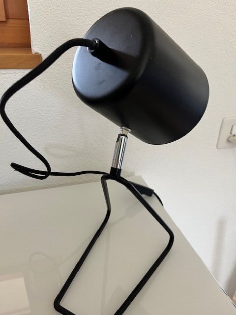 Pfister Lampen: Moderne Tischleuchte Liam von Mondilux – Gebraucht aus Oberschan von cla_qlh6 2