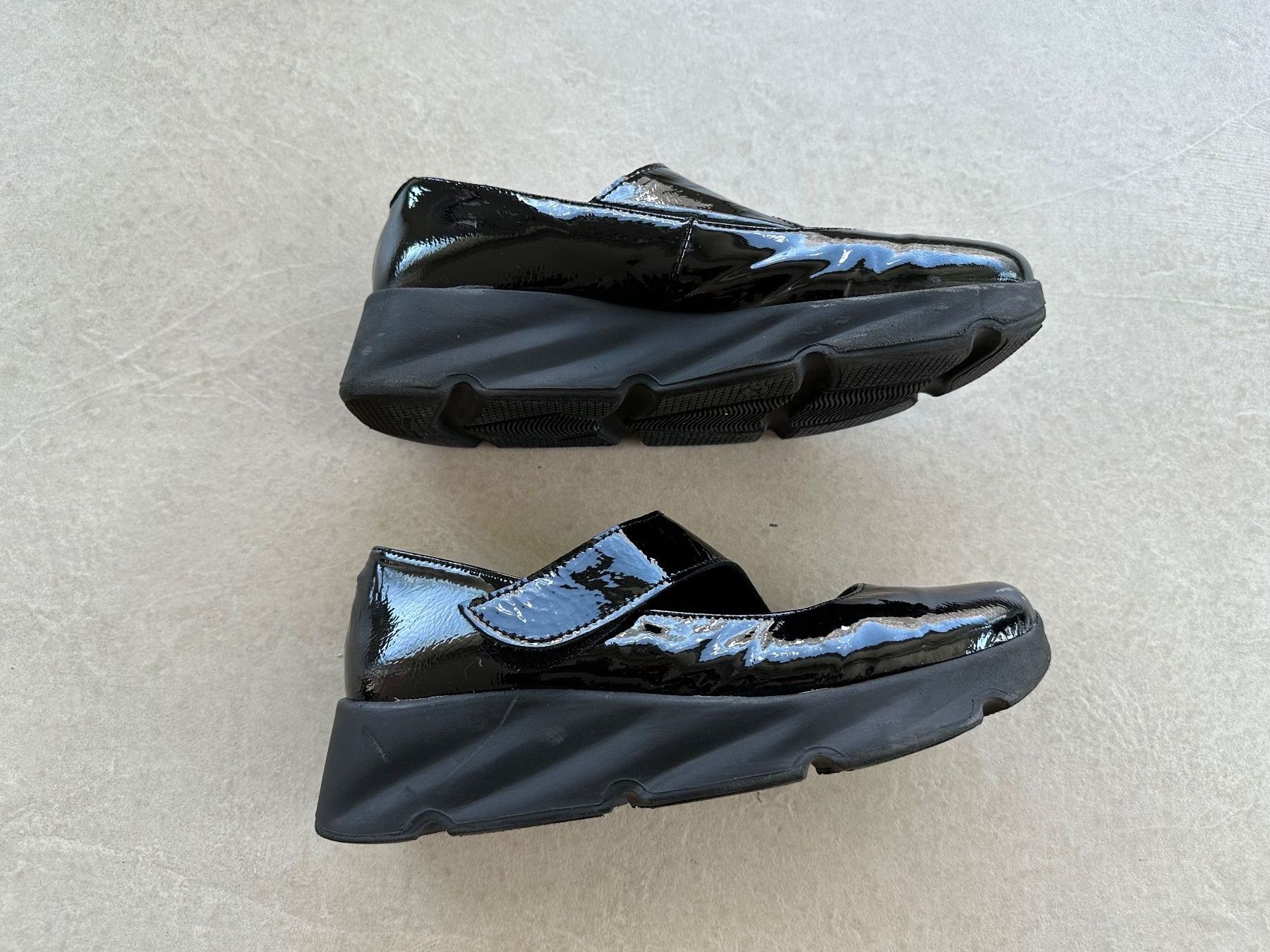 Scarpe da donna: Schwarze Lack Leder Halbschuhe Grösse 37 – Usato da Unterterzen venduto da mor_nv9n 2