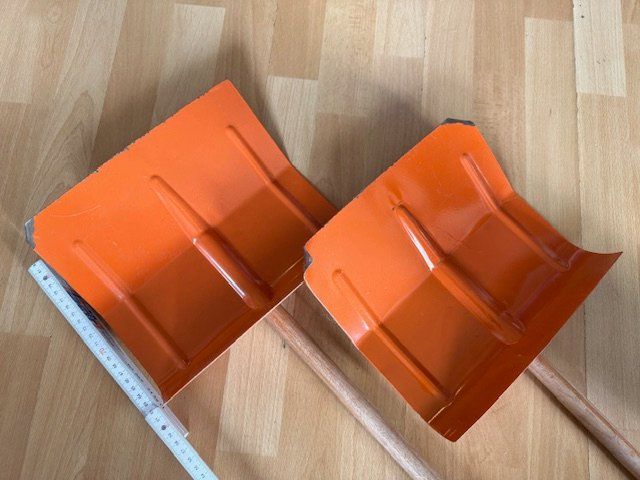 Tutti gli attrezzi: 2 Schneeschaufeln für Kinder – Usato da Zürich venduto da einalemjena 3