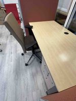 Bürotisch mit Rollcontainer und Bürostuhl gebraucht