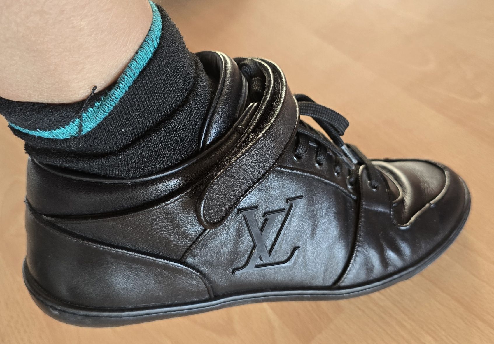 Louis Vuitton Scarpe da uomo: Louis Vuitton Sneaker Hightop Leder schwarz Gr.38 – Usato da Biberist venduto da Giveme 4