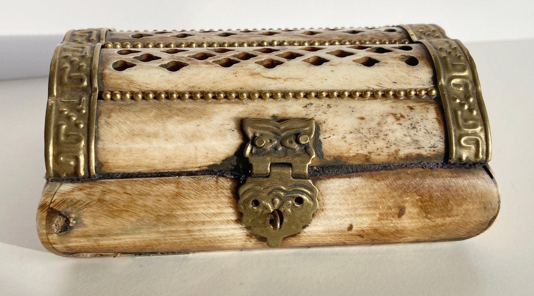 Portagioie: Kleine Schachtel aus Kamelknochen – Usato da Bern venduto da Mydogonline 3